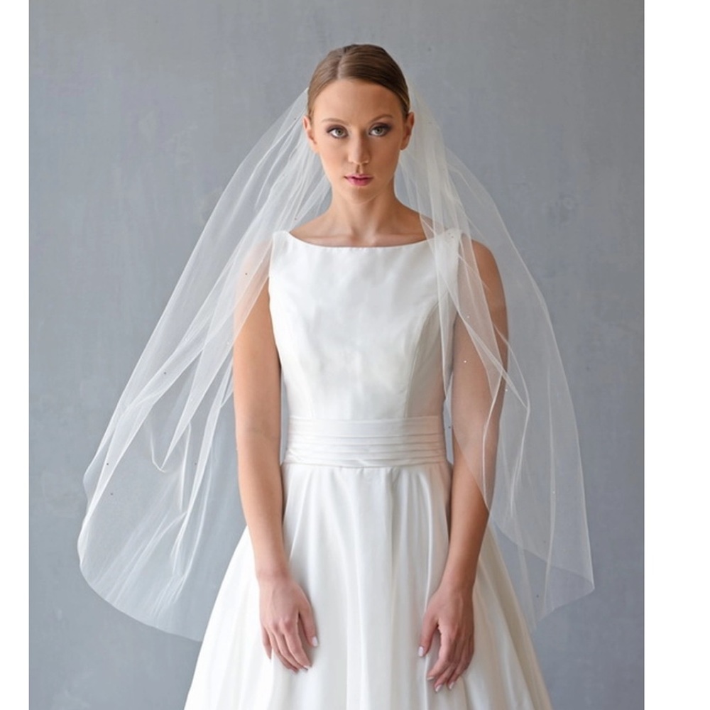 Erica Koesler Bridal Veil in White – Classic Wedding Veil - Picture 2 of 4